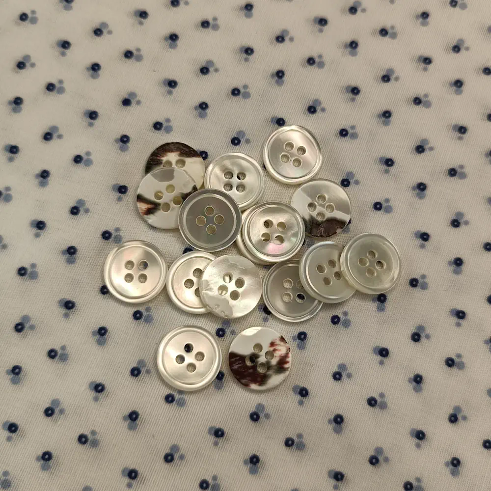 Bottone Madreperla Bordo Sottile 4fori Set052 02