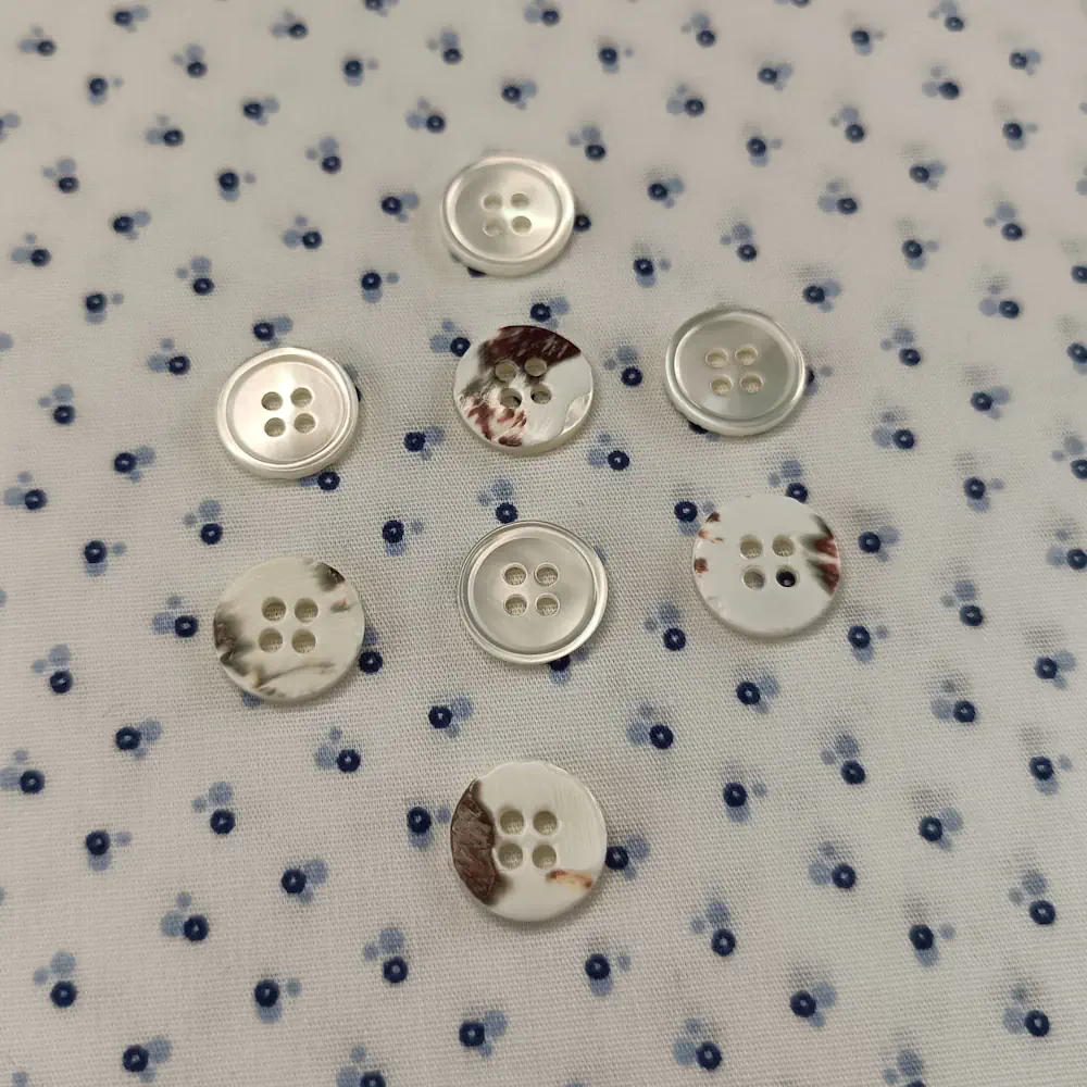 Bottone Madreperla Bordo Sottile 4fori Set052 03