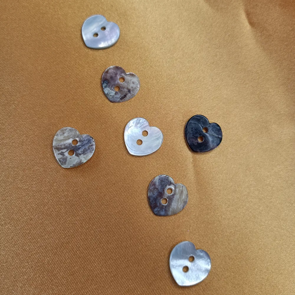 Bottone Madreperla Cuore 2fori Agoya Set205 03
