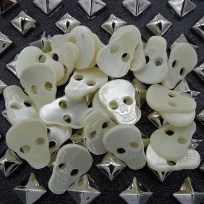 Bottoni Madreperla Forma Teschio Makamaga Codice Set391 04