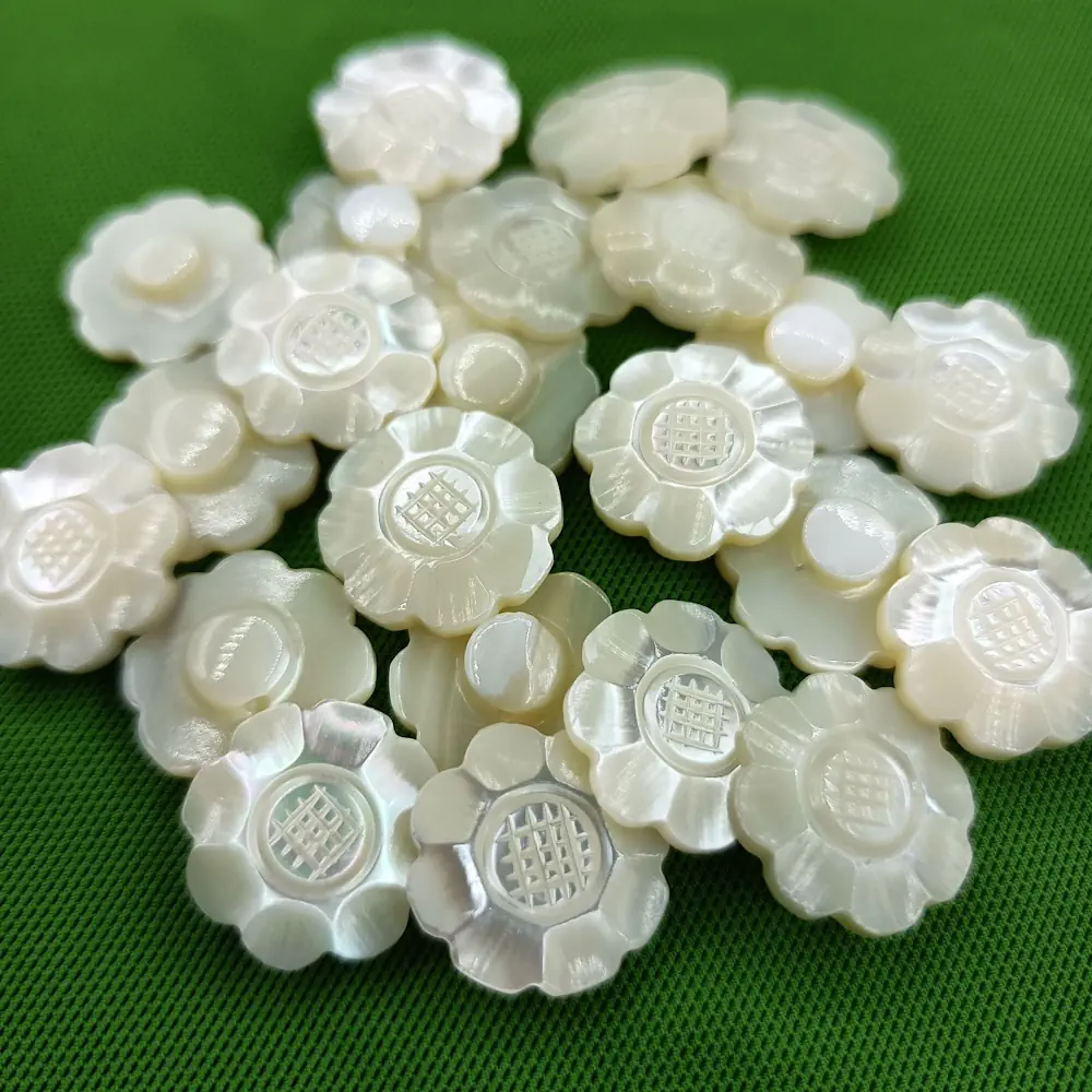 Bottoni Madreperla Margherite Bianche Set488 01 - MakaMaga