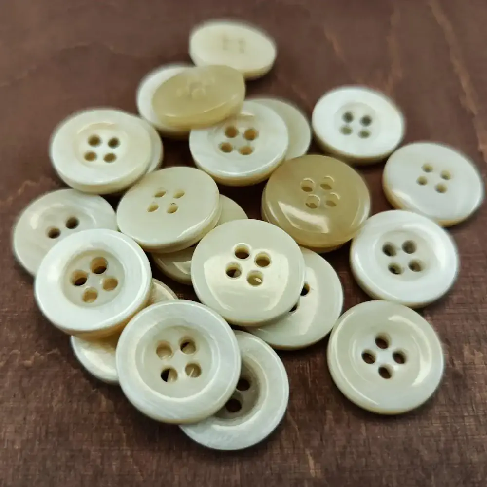 Bottone Corno Bianco 4fori Set531 01 - MakaMaga