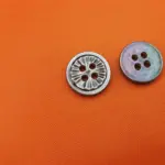 Bottone Madreperla Lavorazione Raggio Set431 01 - MakaMaga